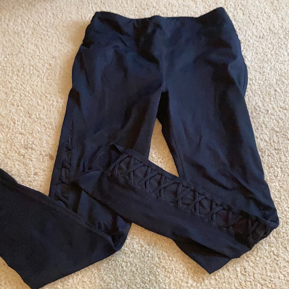 Criss cross detail leggings